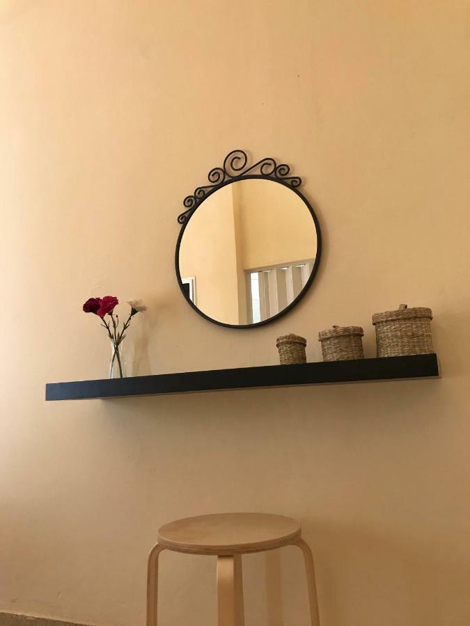 Sunshine'S House Near The Beach, 10 Min From The Airport Артемида Екстериор снимка